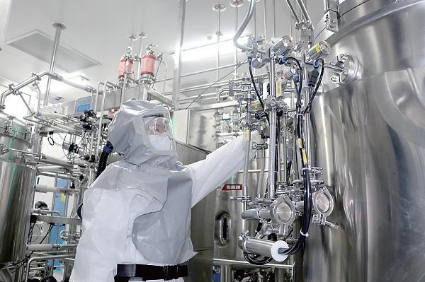 走进全球最大新冠灭活疫苗生产车间 揭秘生物制品的“智”造之旅